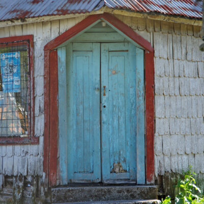 Esquina con puerta