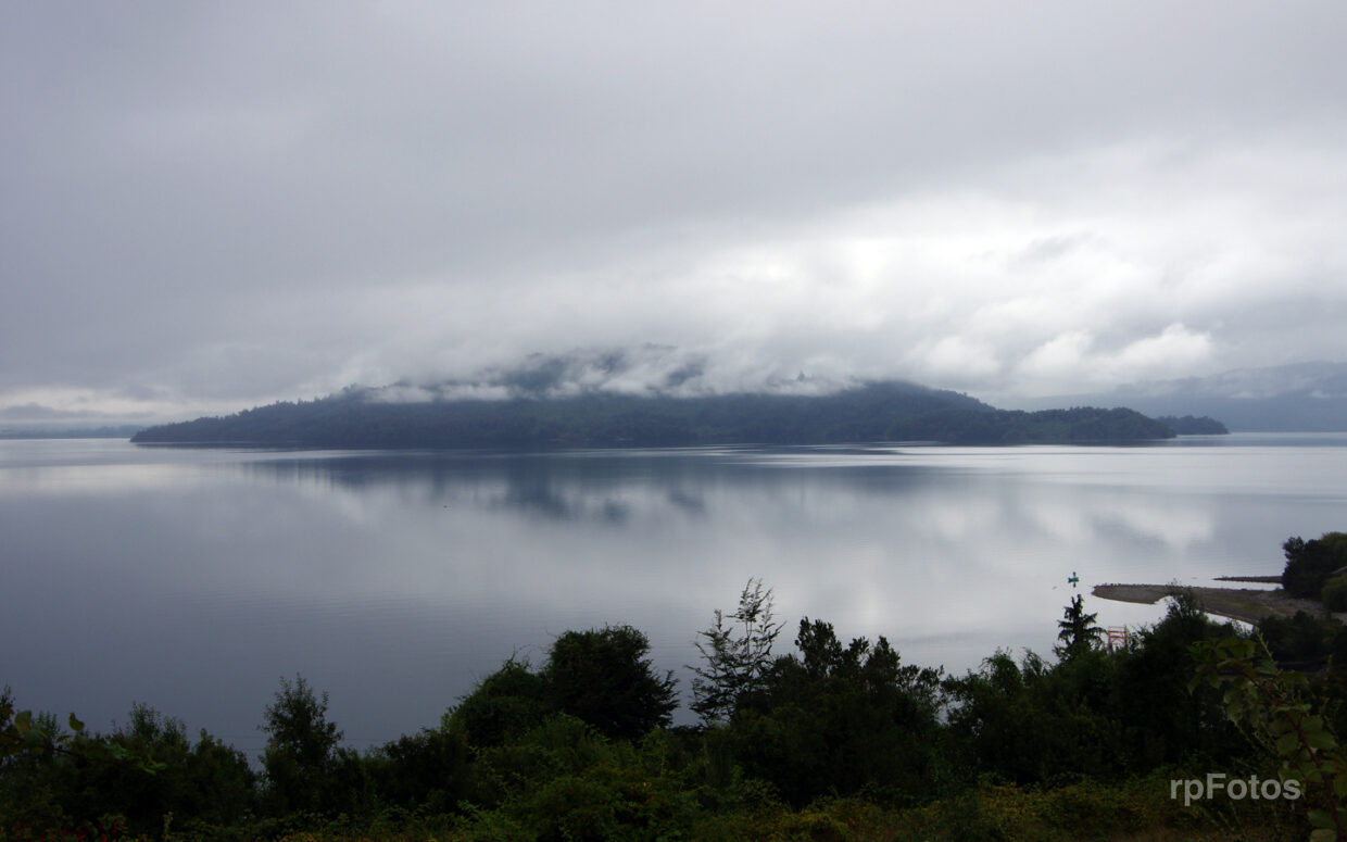 Lago Puyehue gris