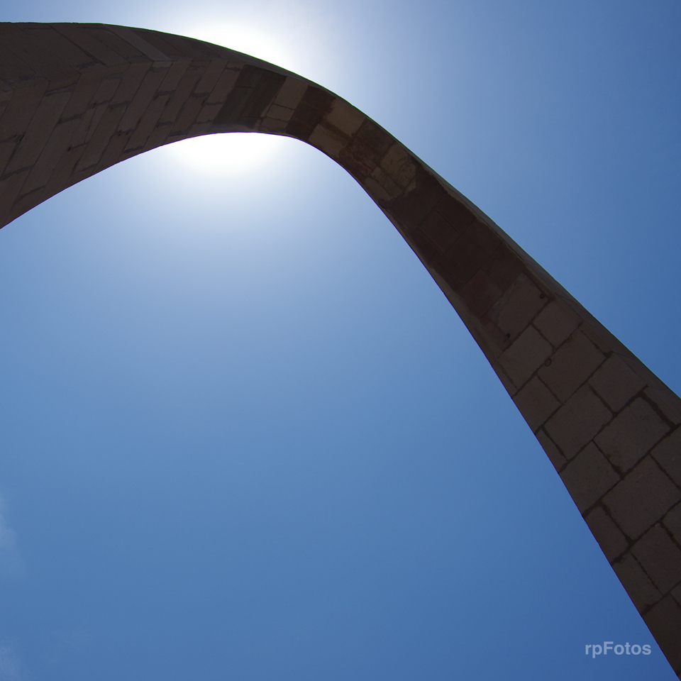 Arco Parabólico en Paseo Cívico de Tacna