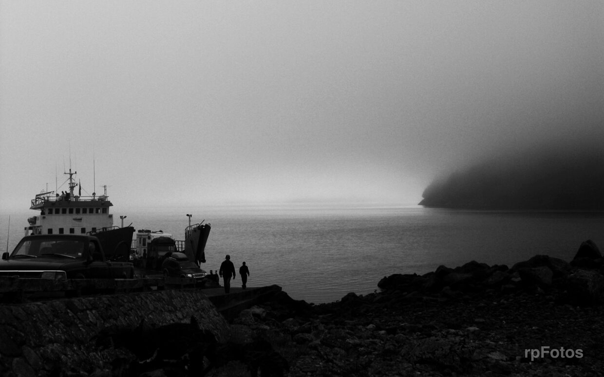 Caleta Gonzalo con niebla