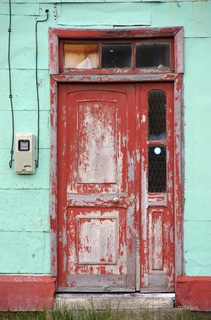Puerta en Natales
