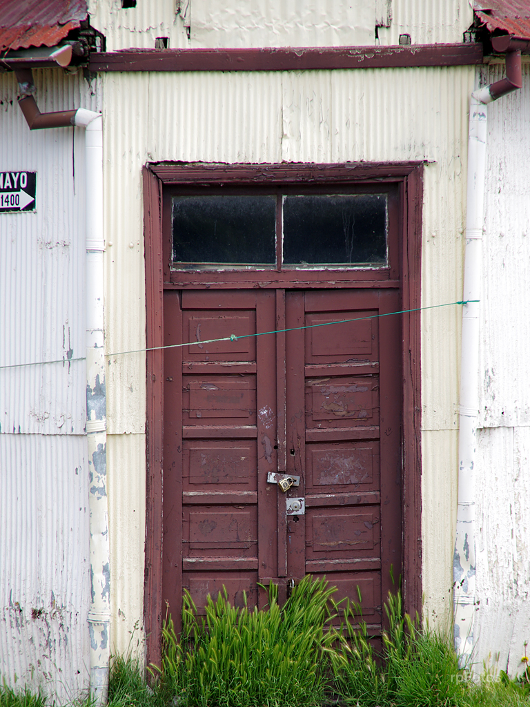 Puerta esquina en Punta Arenas