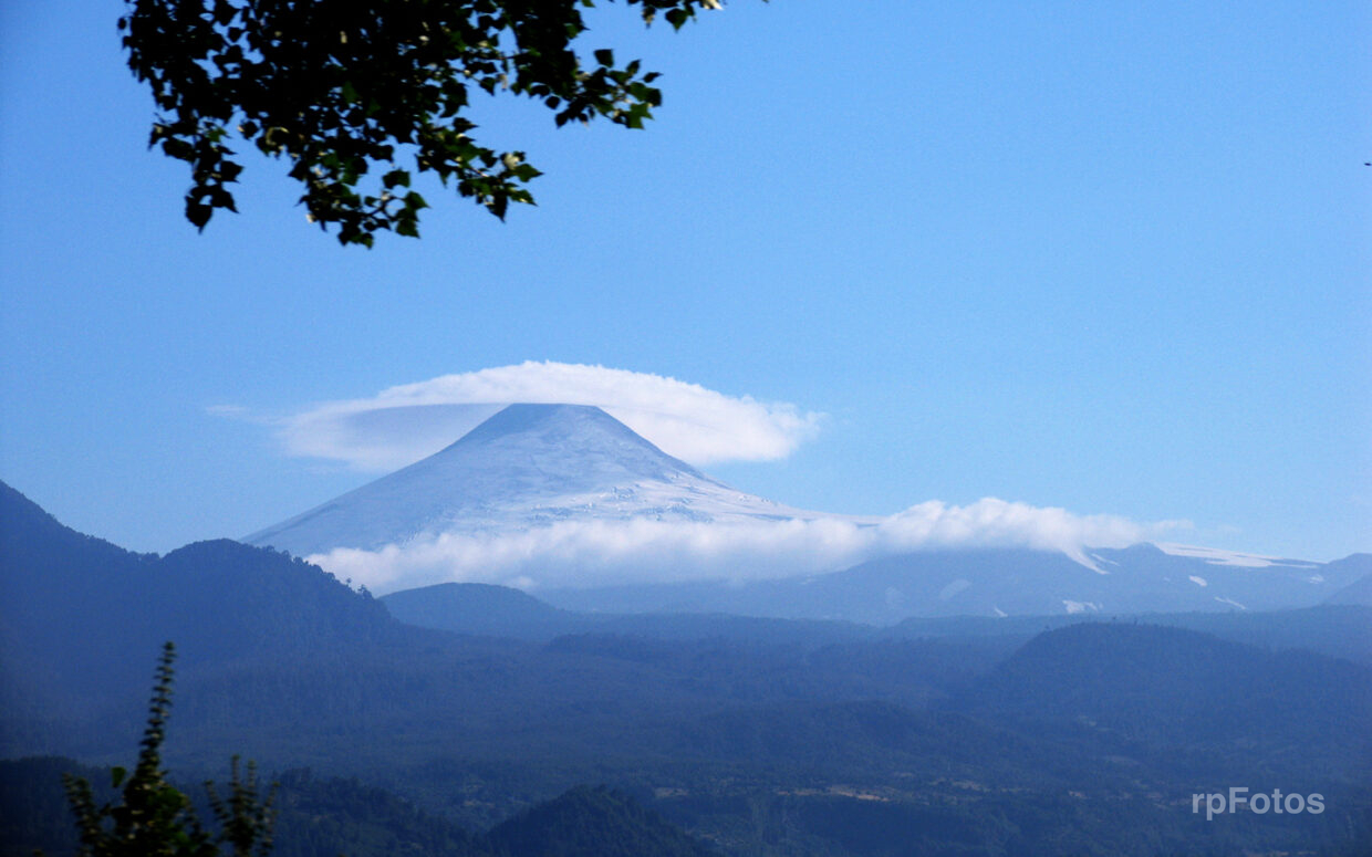 Volcán Villarrica y nube