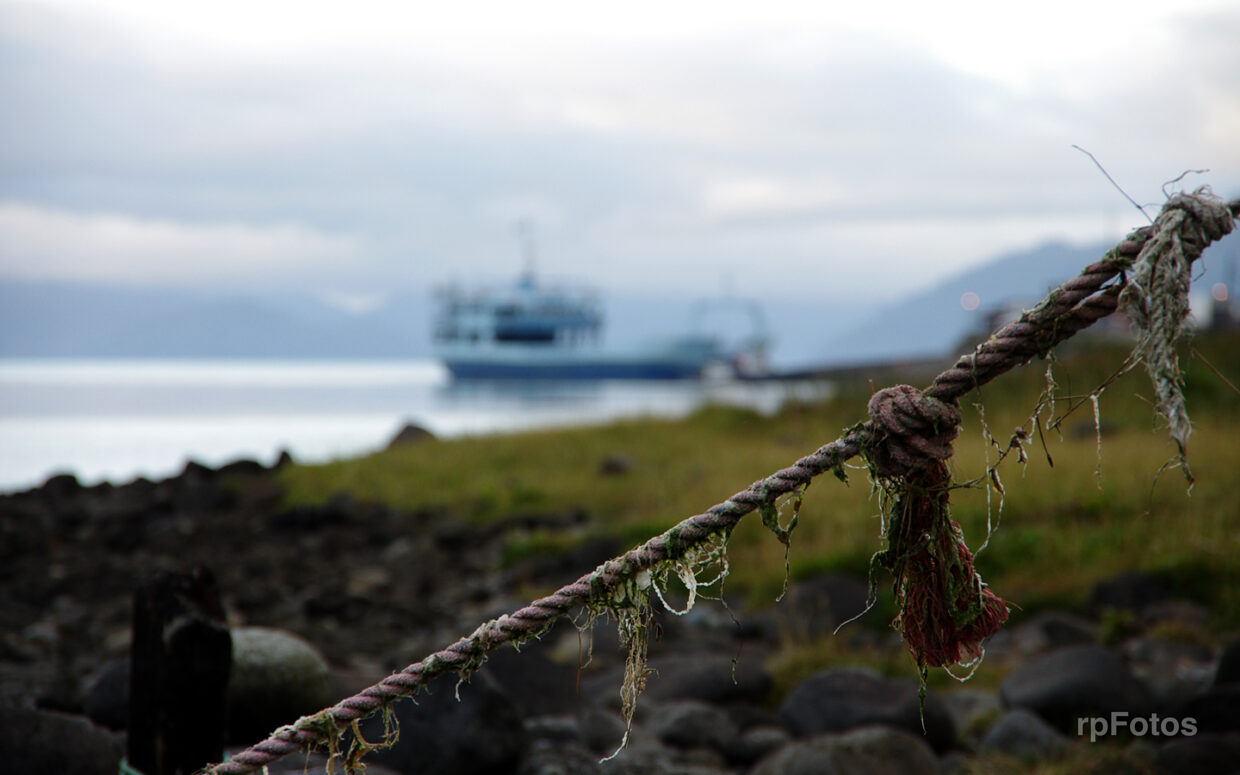 Hornopirén y amarras de bote