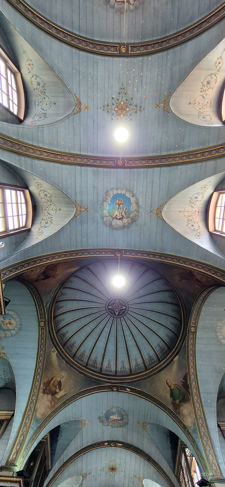 Cielo de Iglesia de los padres jesuitas en Puerto Montt