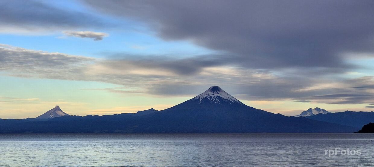Lago LLanquihue y volcanes