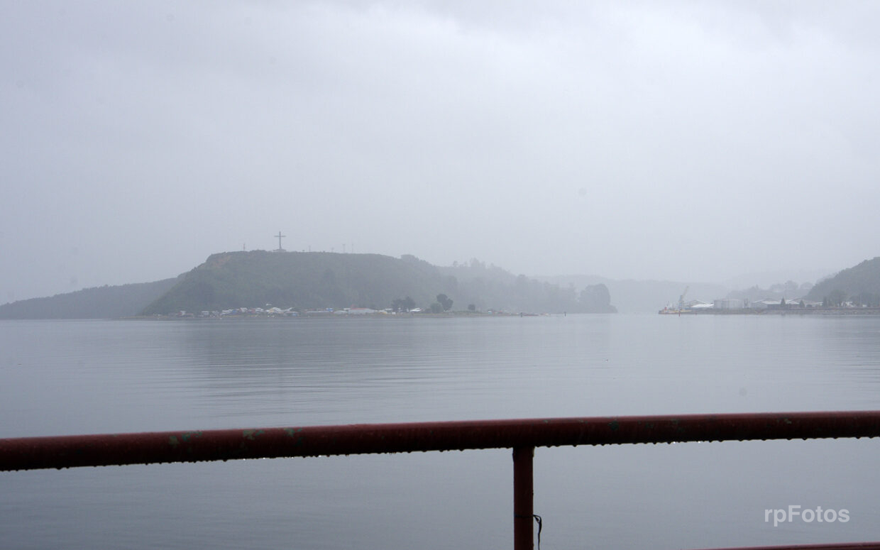 Isla Tenglo nublado