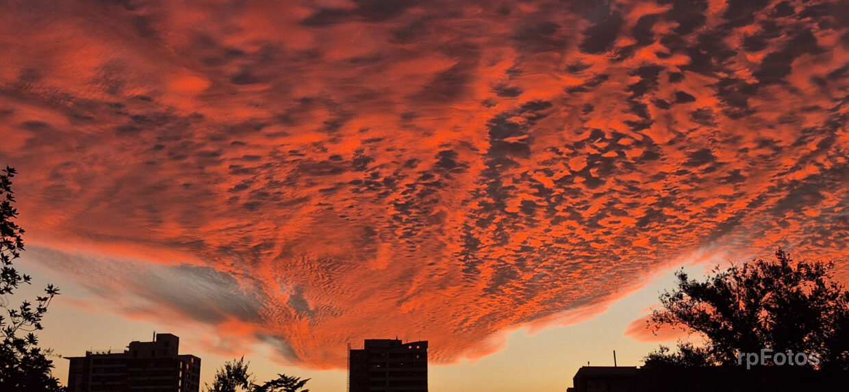 Atardecer rojo en Santigo