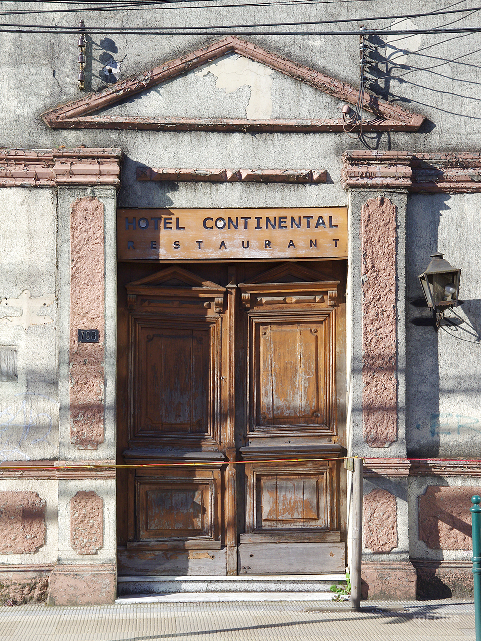 Puerta del Hotel Continental en demolición
