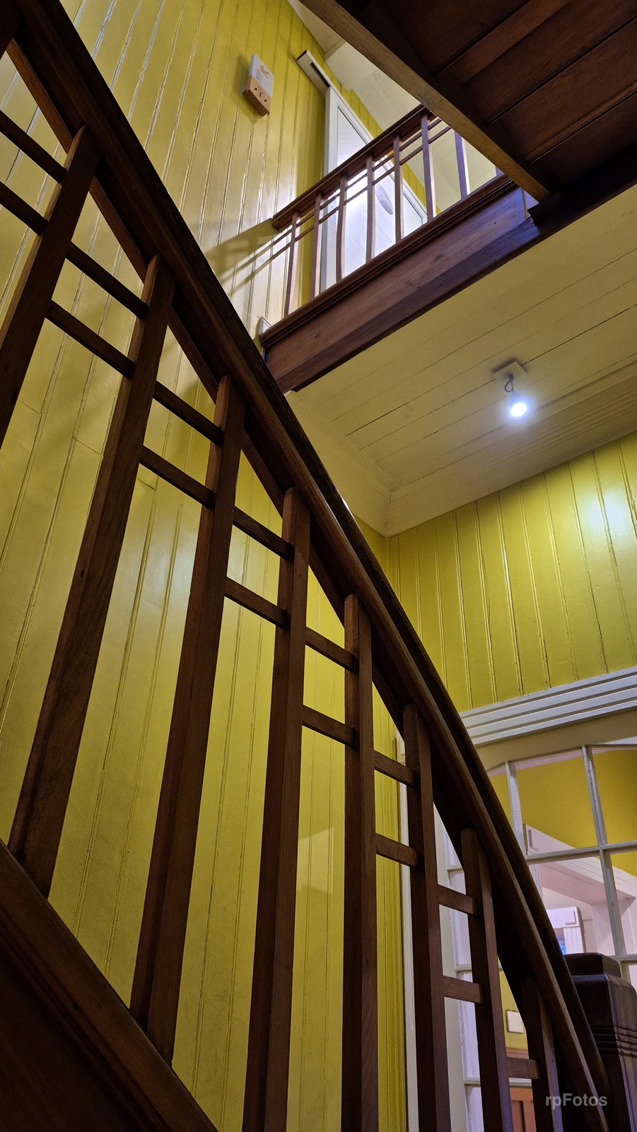 Interior escalas del Museo de la Exploración Rudolph Amandus Philippi, Valdivia