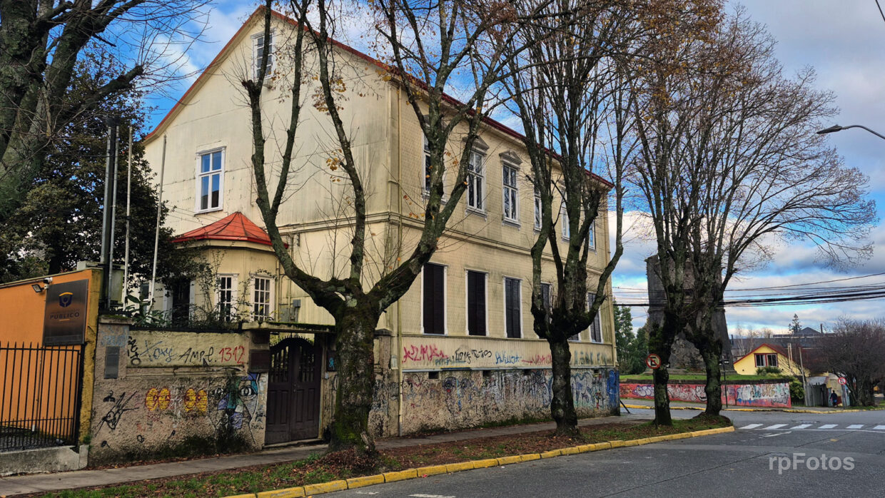 Casona histórica en calle Gral. Lagos, Valdivia