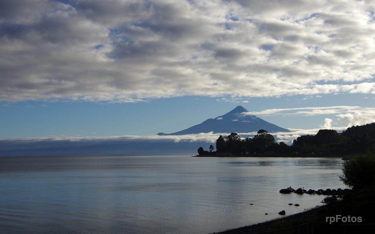Lago Llanquihue y volcán osorno